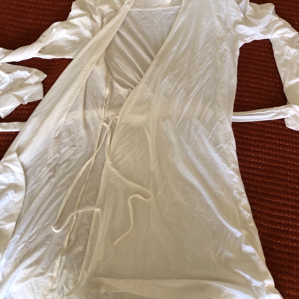 Short Length Hooded Robe - Picture 4 of 7